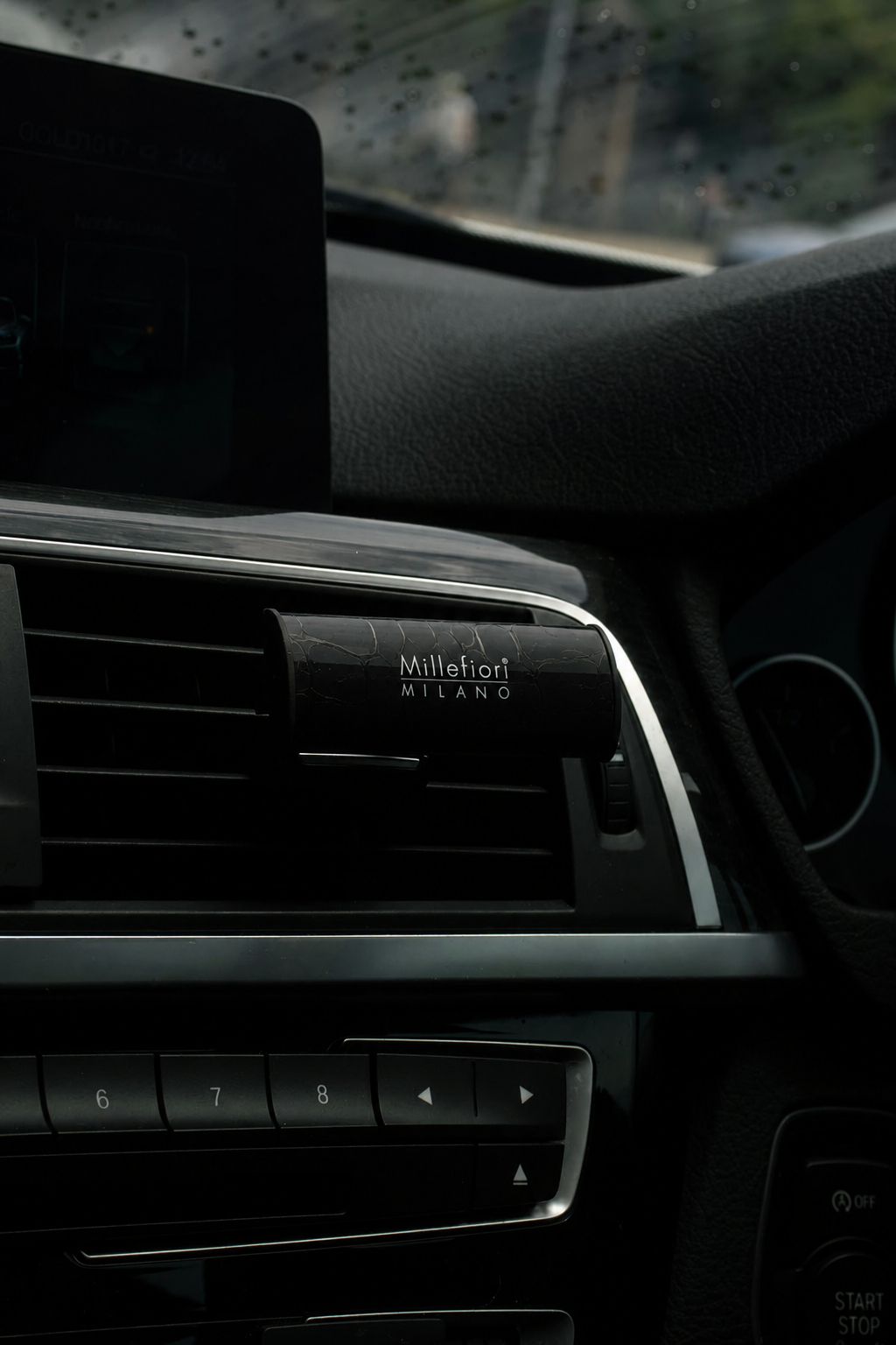 Car Air Freshener - Woody & Spicy - Urban Black