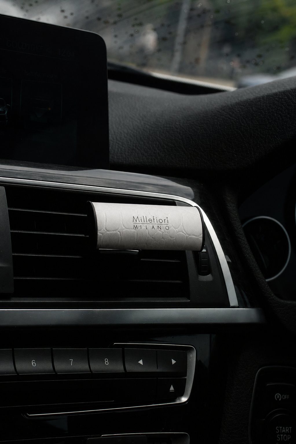 Car Air Freshener - Vanilla & Wood - Urban White